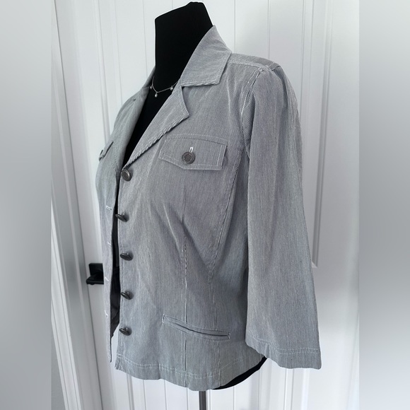 CHRISTOPHER & BANKS BLUE & WHITE PINSTRIPE STRETCH 2 PC SUIT Sz 10 - Picture 3 of 16